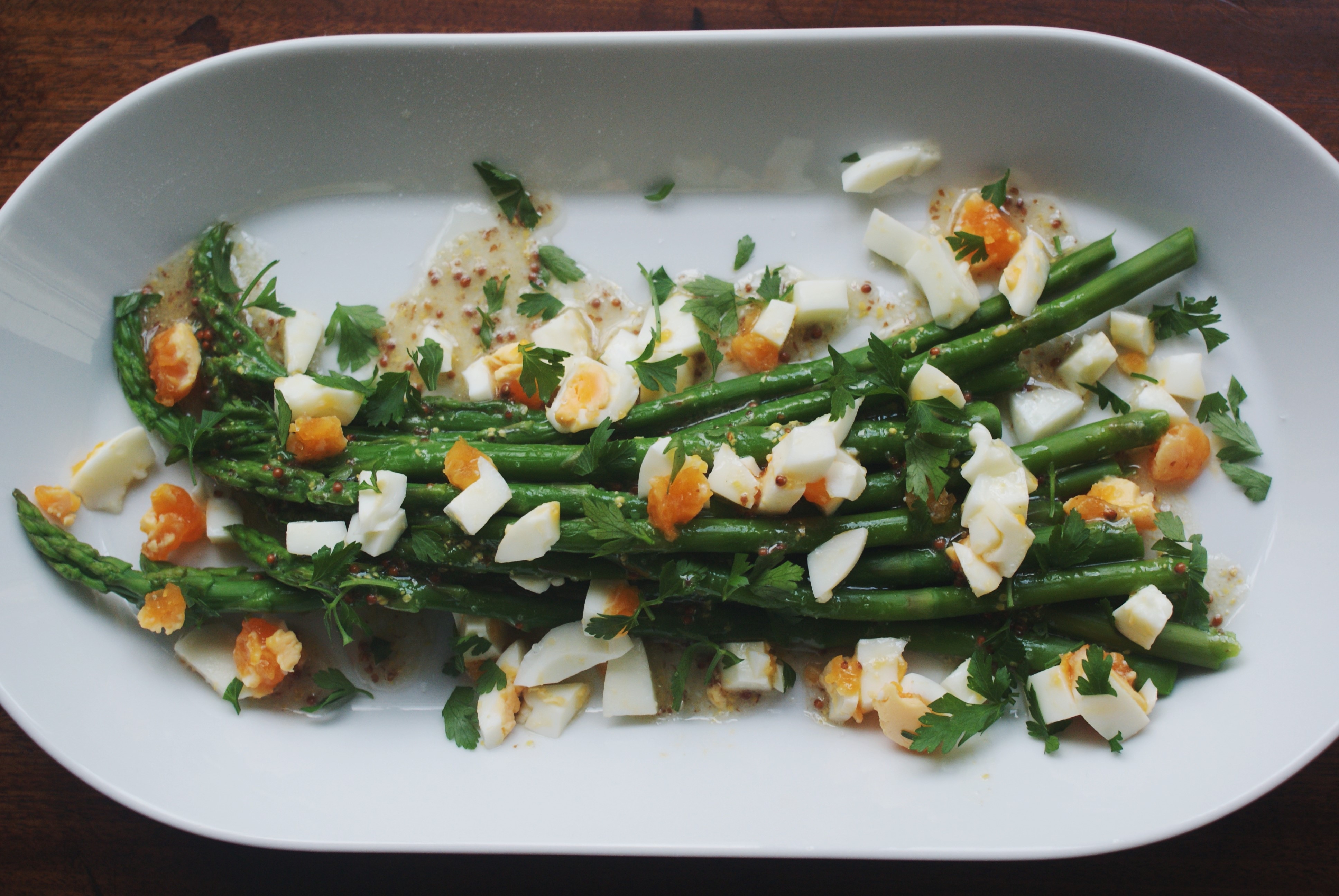 asparagus vinaigrette nigellaeatseverything.com